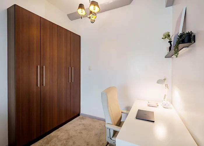 Aparthotel Center Suite- Scenic View With Balcony Cebu